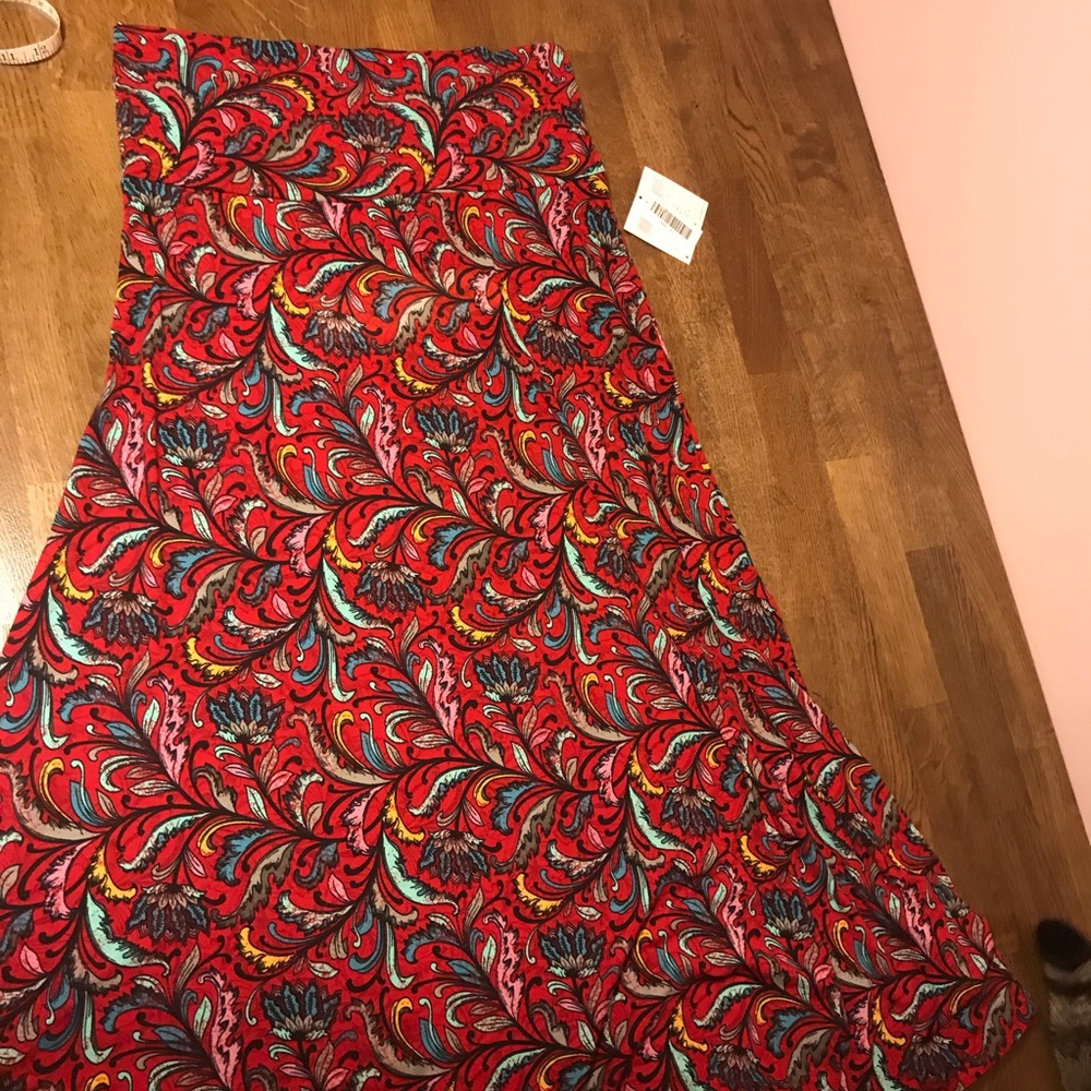 Lularoe maxi red feathers